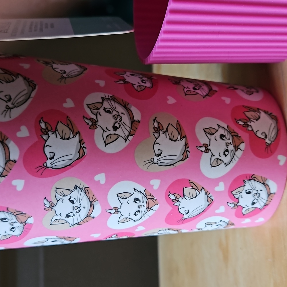 DISNEY MARIE TRAVEL MUG - Picture 8 of 8